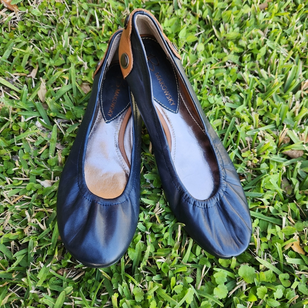 B. Makowsky Women's Ballet Flats Size 8
